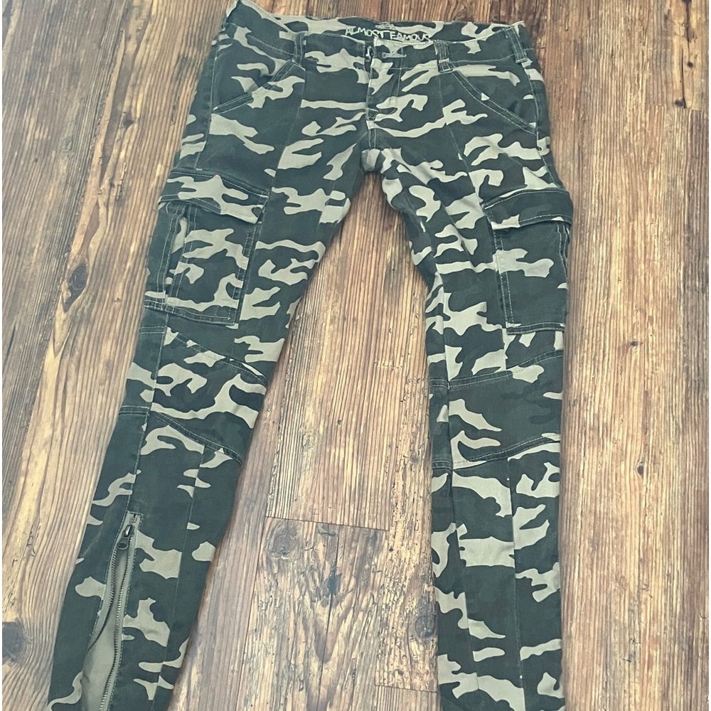 Almost Famous Camo Skinny Pant - Size 0
